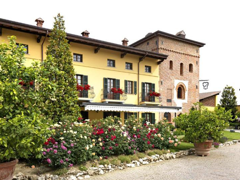 Hotel 8